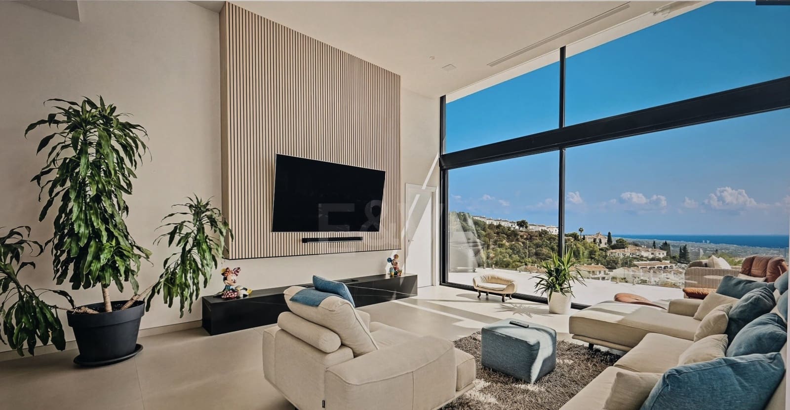 4 bedroom Villa for sale in Marbella with pool garage - € 3,945,000 (Ref: 10170538)