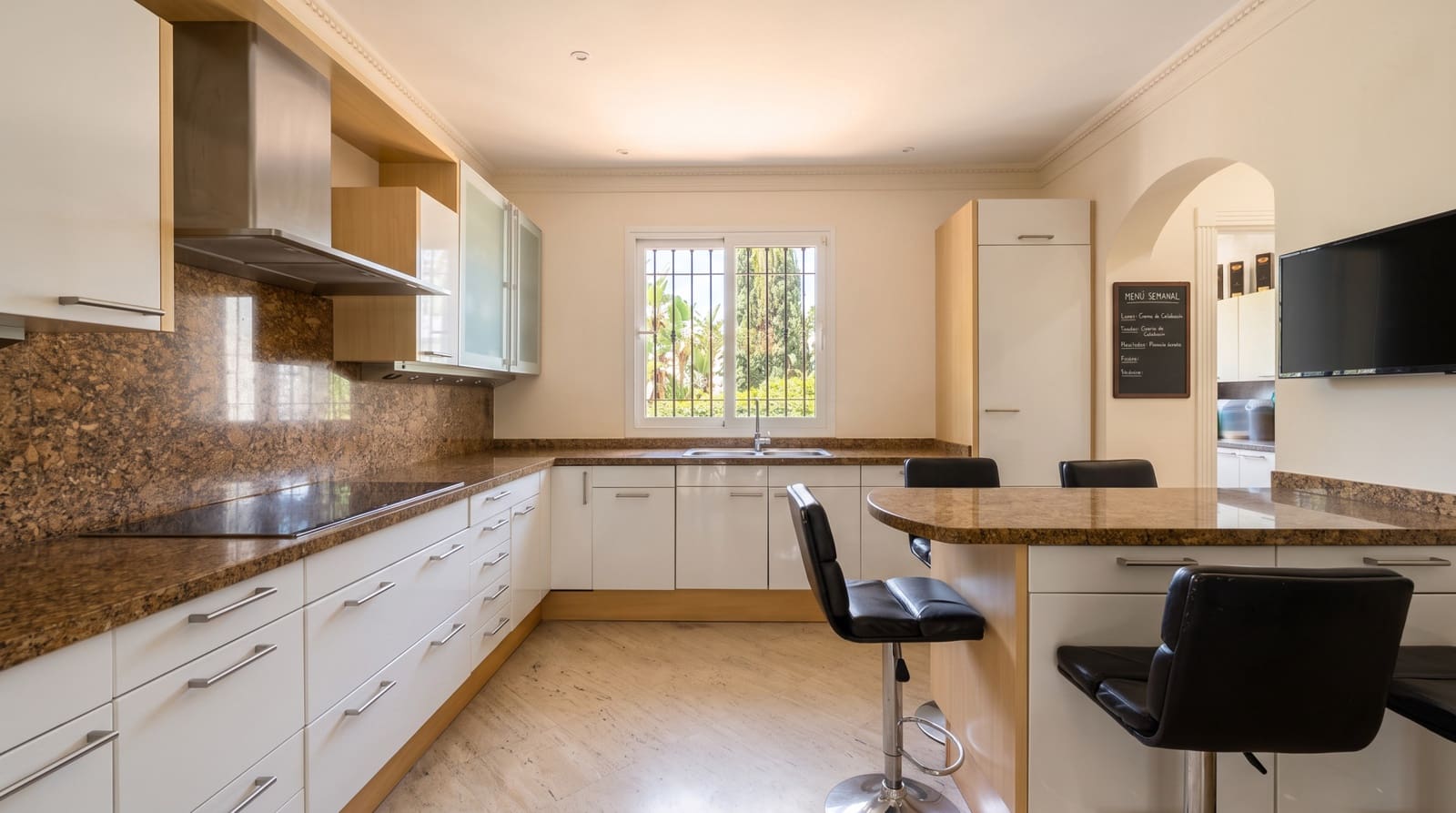 5 camera da letto Villa in vendita in Nueva Andalucia con piscina garage - 2.950.000 € (Rif: 10170539)
