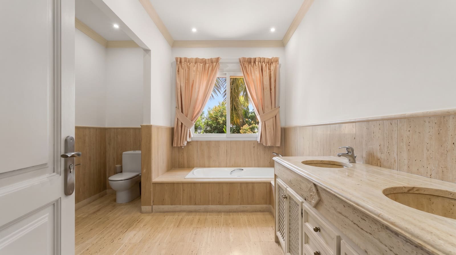 5 camera da letto Villa in vendita in Nueva Andalucia con piscina garage - 2.950.000 € (Rif: 10170539)