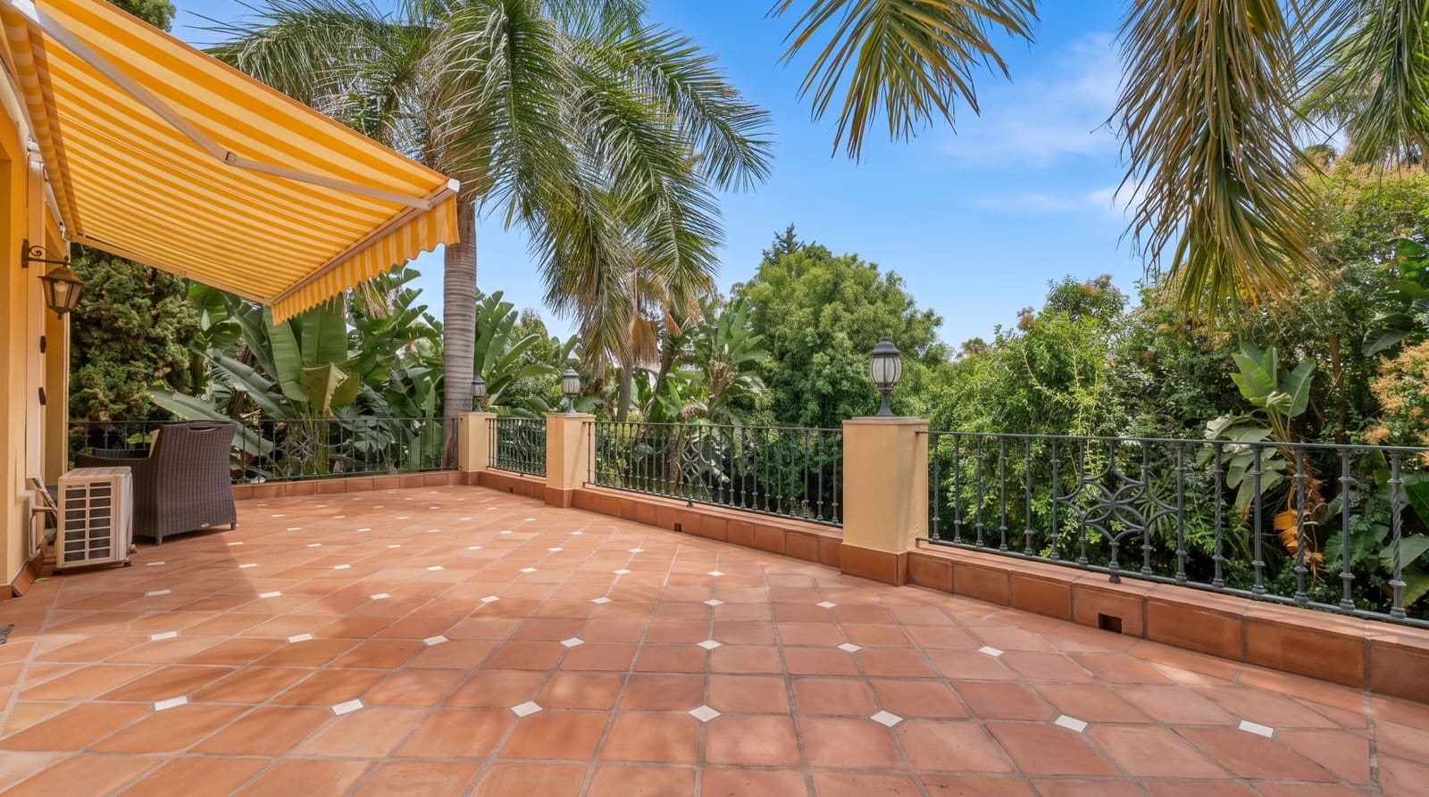 5 camera da letto Villa in vendita in Nueva Andalucia con piscina garage - 2.950.000 € (Rif: 10170539)