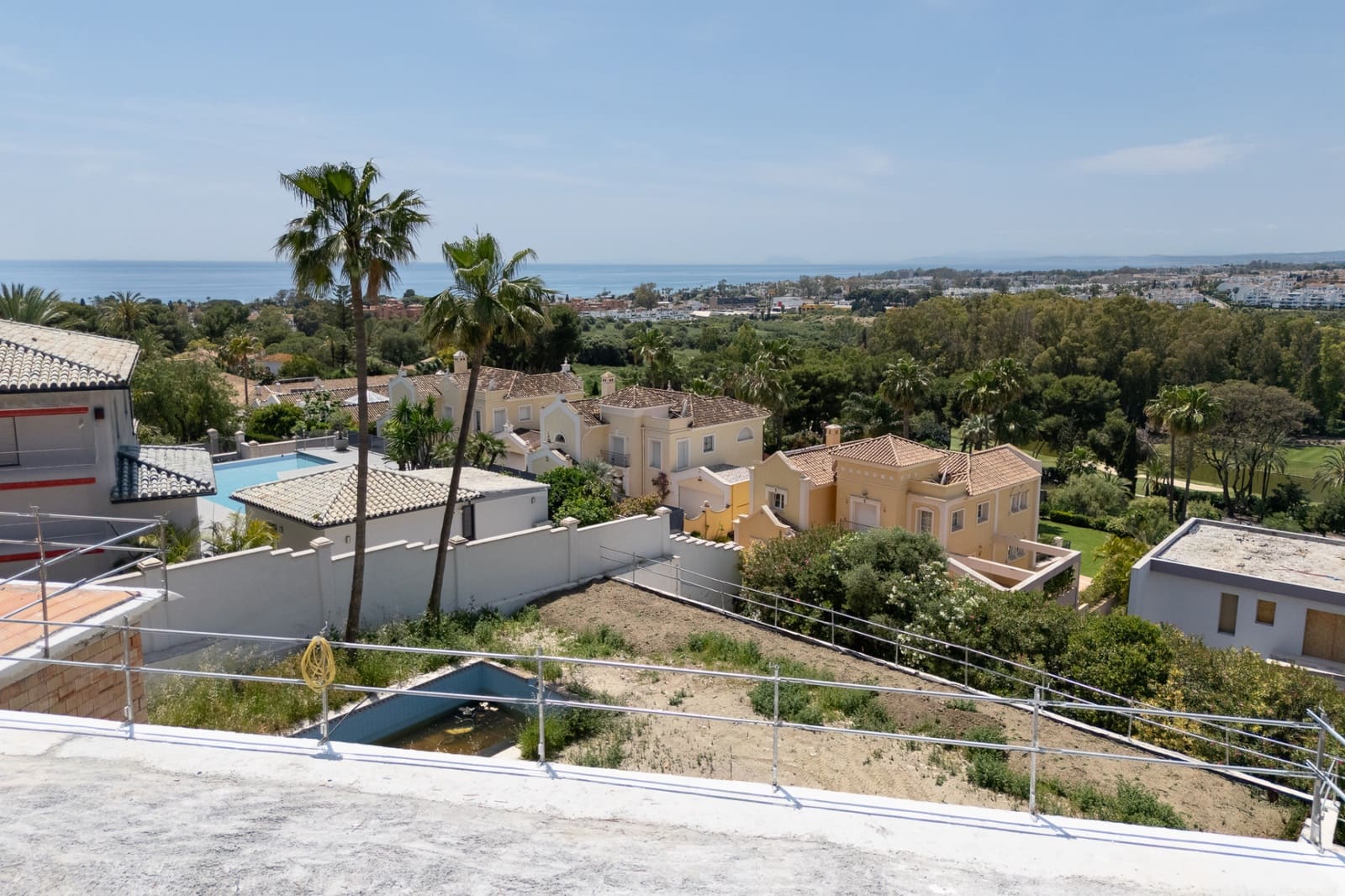 5 bedroom Villa for sale in El Paraiso with pool garage - € 2,900,000 (Ref: 10170540)
