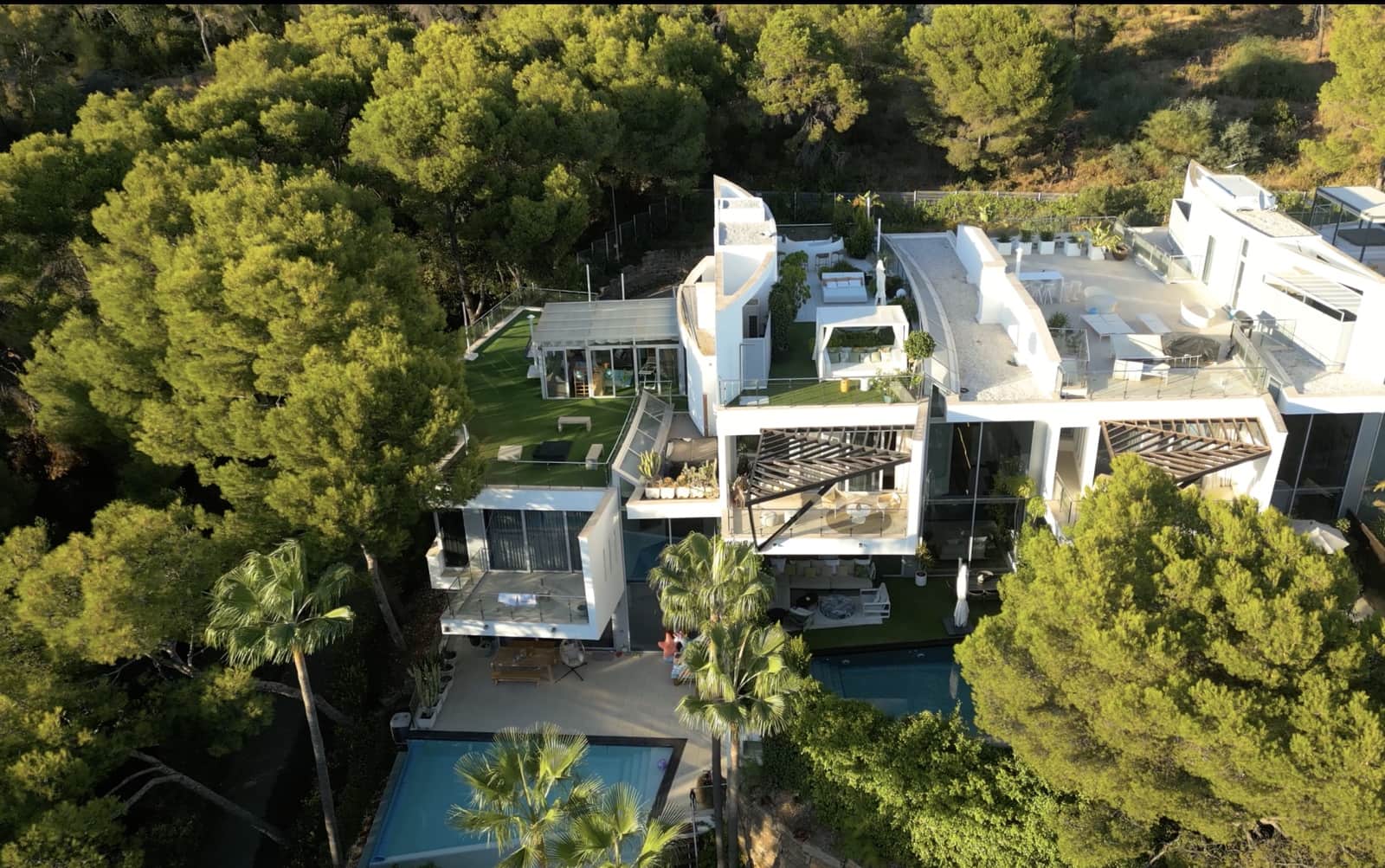 3 bedroom Semi-detached Villa for sale in Marbella with pool garage - € 3,800,000 (Ref: 10170542)