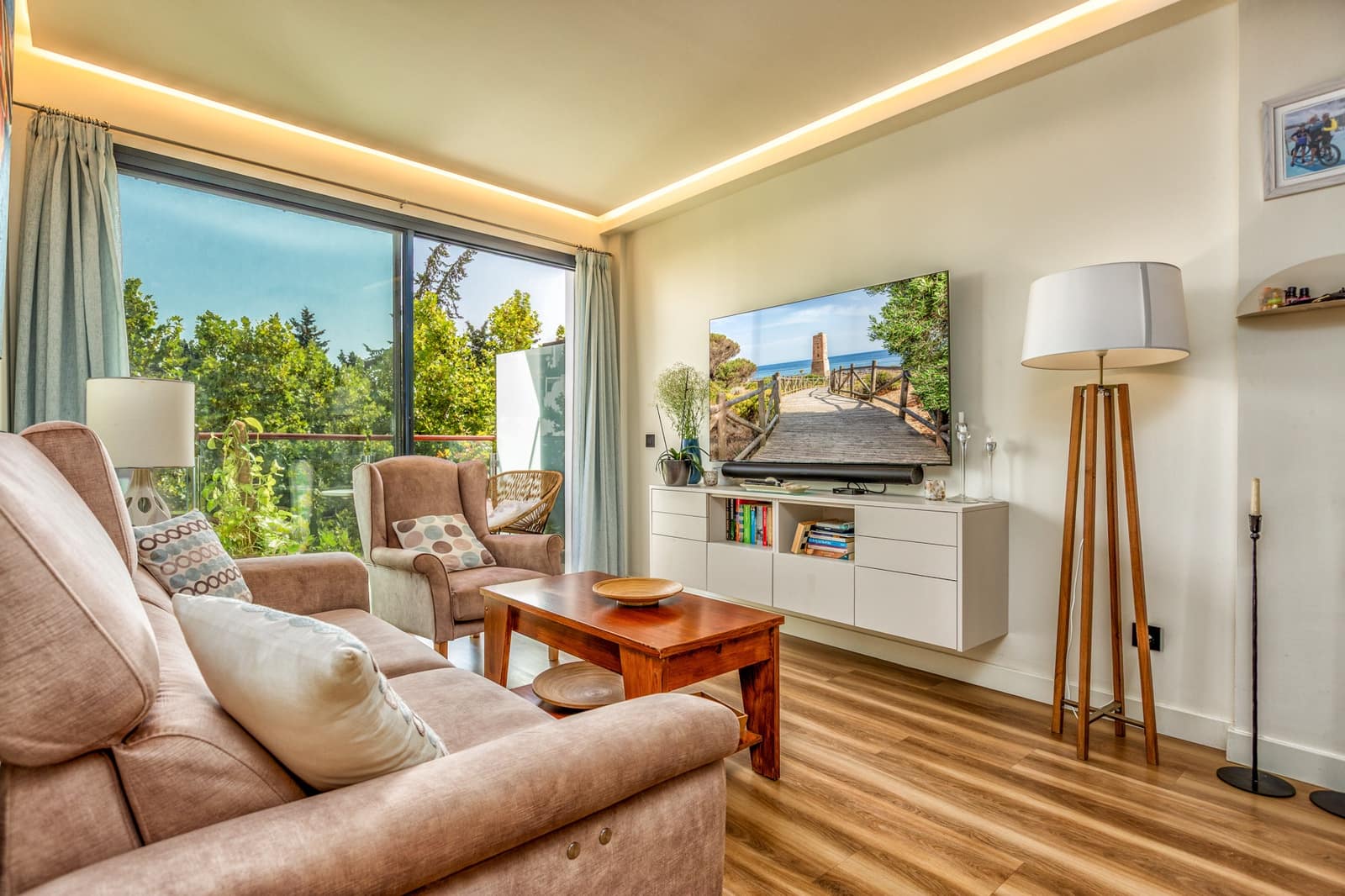 2 bedroom Penthouse for sale in Estepona with pool garage - € 925,000 (Ref: 10170548)