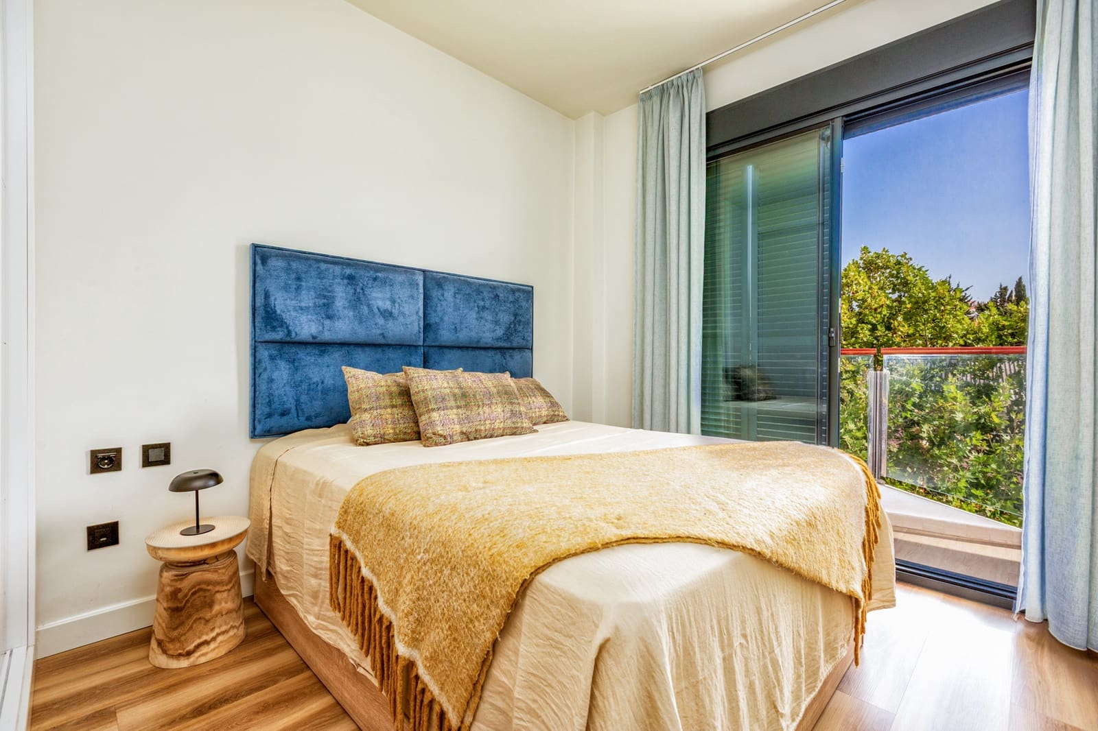 2 bedroom Penthouse for sale in Estepona with pool garage - € 925,000 (Ref: 10170548)