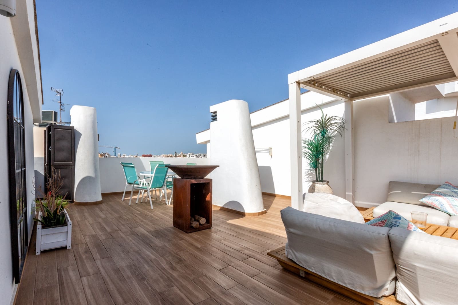 2 bedroom Penthouse for sale in Estepona with pool garage - € 925,000 (Ref: 10170548)