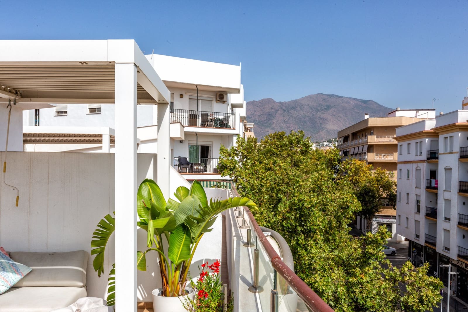2 bedroom Penthouse for sale in Estepona with pool garage - € 925,000 (Ref: 10170548)