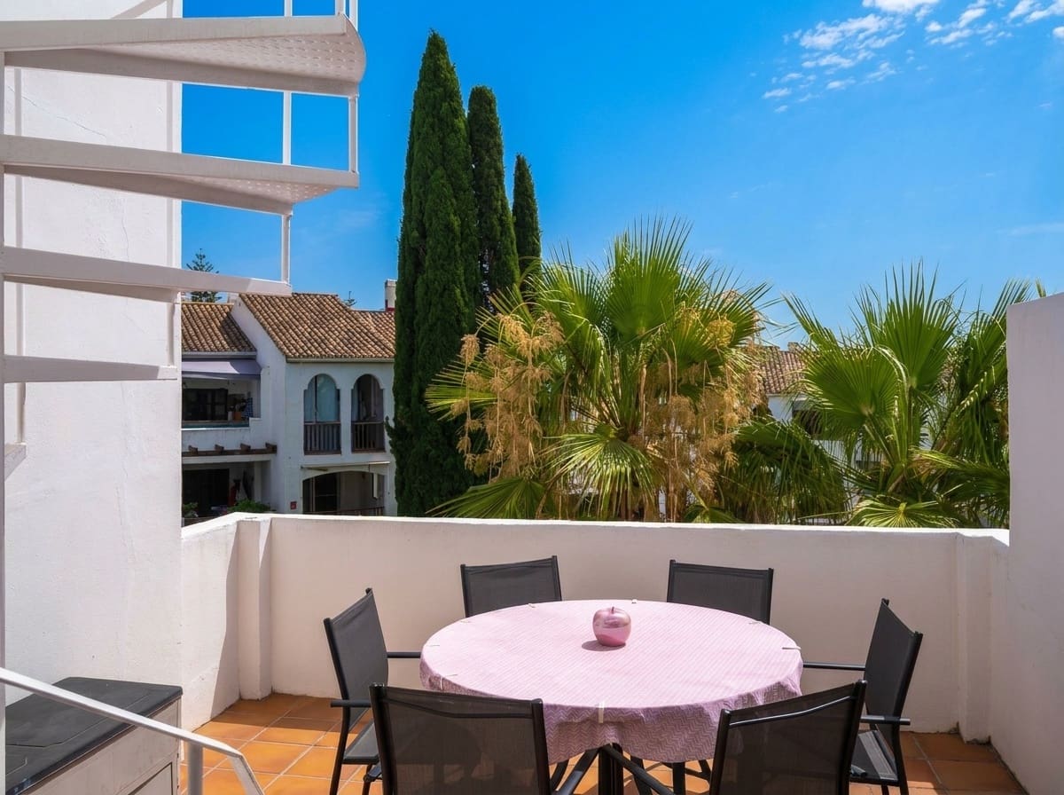 2 soveværelse Penthouse til salg i Estepona med swimmingpool garage - € 349.900 (Ref: 10184214)