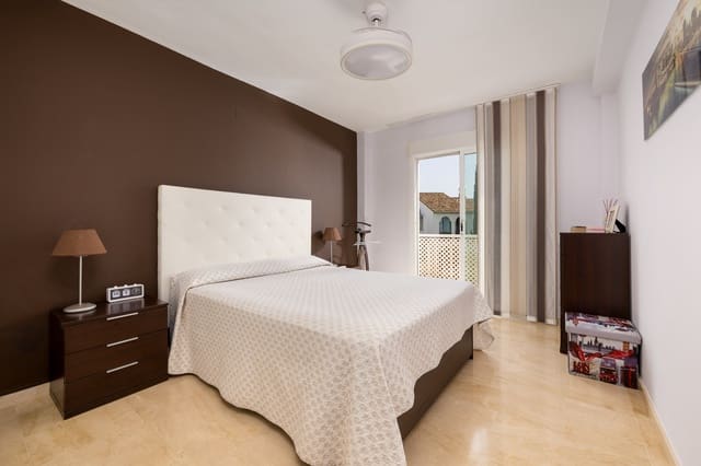 2 soveværelse Penthouse til salg i Estepona med swimmingpool garage - € 349.900 (Ref: 10184214)