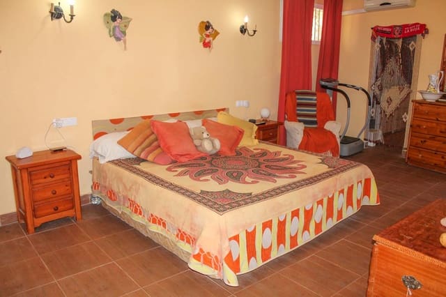 6 quarto Moradia para venda em Alhaurín de la Torre com piscina garagem - 450 000 € (Ref: 6003283)