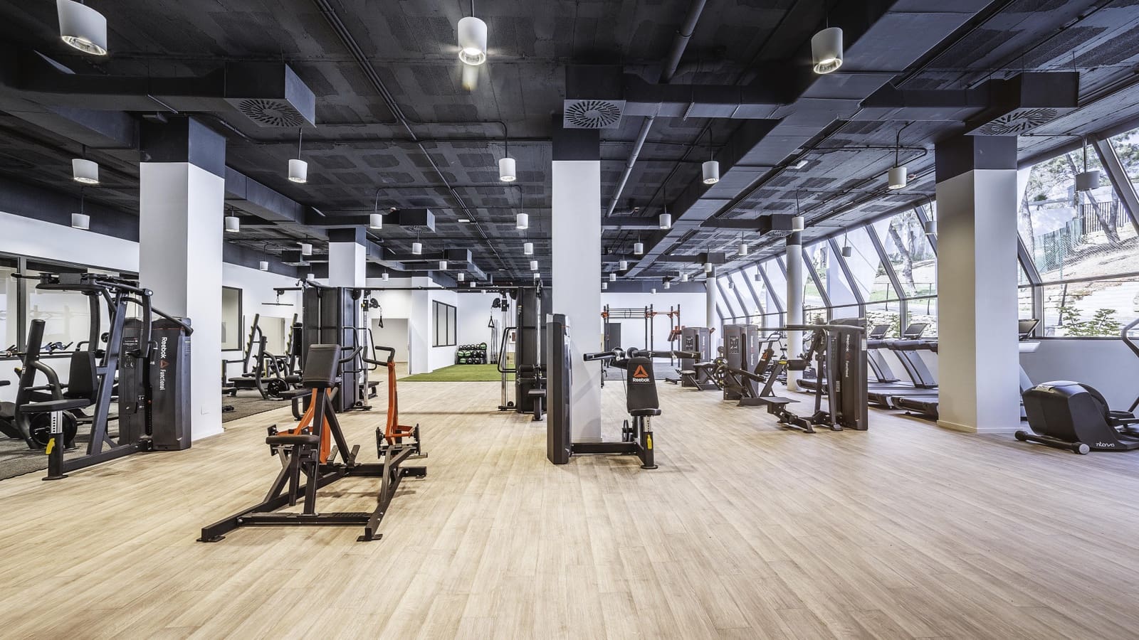 Apartamento de 3 habitaciones en Estepona en venta con piscina garaje - 847.000 € (Ref: 6256798)