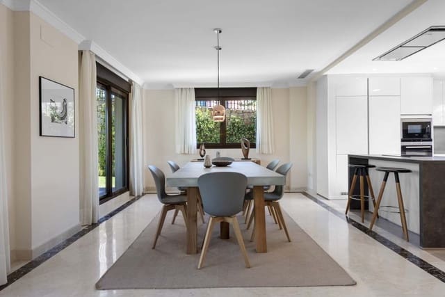 4 sypialnia Apartament na sprzedaż w Estepona z basenem garażem - 718 693 € (Ref: 6839439)