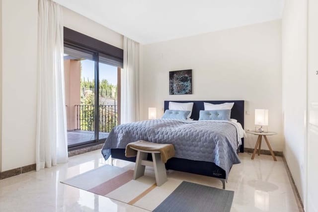 4 sypialnia Apartament na sprzedaż w Estepona z basenem garażem - 718 693 € (Ref: 6839439)