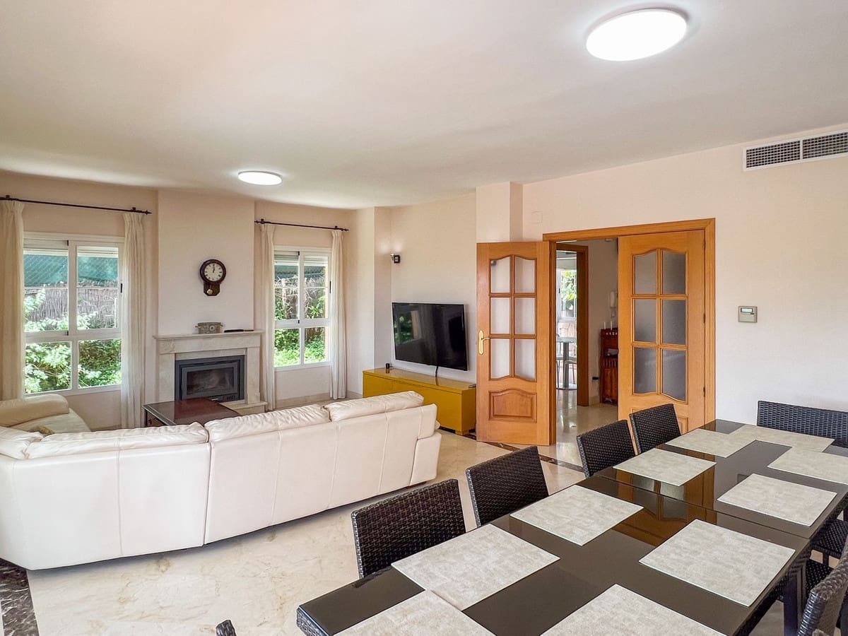 4 Zimmer Villa zu verkaufen in Mijas Costa mit Pool Garage - 850.000 € (Ref: 7696587)