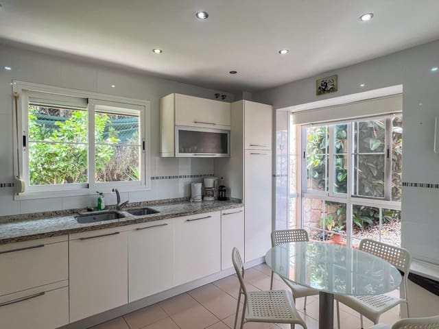 4 Zimmer Villa zu verkaufen in Mijas Costa, Mijas mit Pool Garage - 850.000 € (Ref: 7696587)