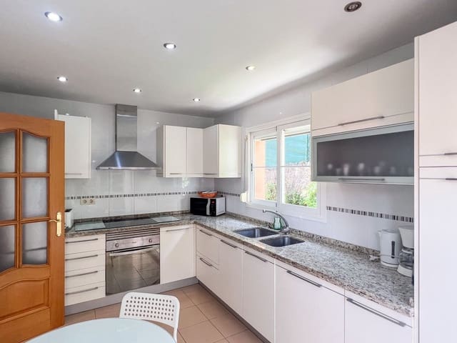 4 makuuhuone Huvila myytävänä paikassa Mijas Costa, Mijas mukana uima-altaan 
autotalli - 850 000 € (Ref: 7696587)
