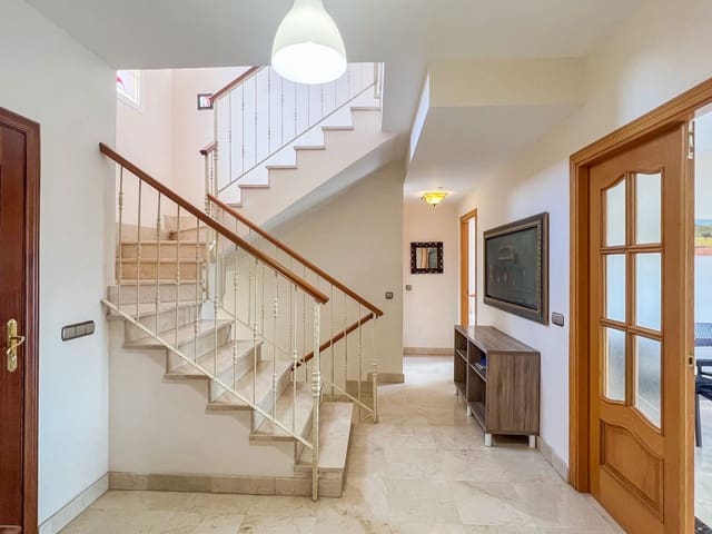 4 makuuhuone Huvila myytävänä paikassa Mijas Costa, Mijas mukana uima-altaan 
autotalli - 850 000 € (Ref: 7696587)