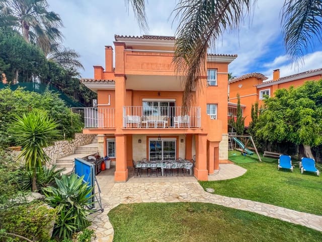 4 makuuhuone Huvila myytävänä paikassa Mijas Costa, Mijas mukana uima-altaan 
autotalli - 850 000 € (Ref: 7696587)