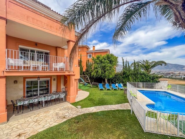 4 makuuhuone Huvila myytävänä paikassa Mijas Costa, Mijas mukana uima-altaan 
autotalli - 850 000 € (Ref: 7696587)