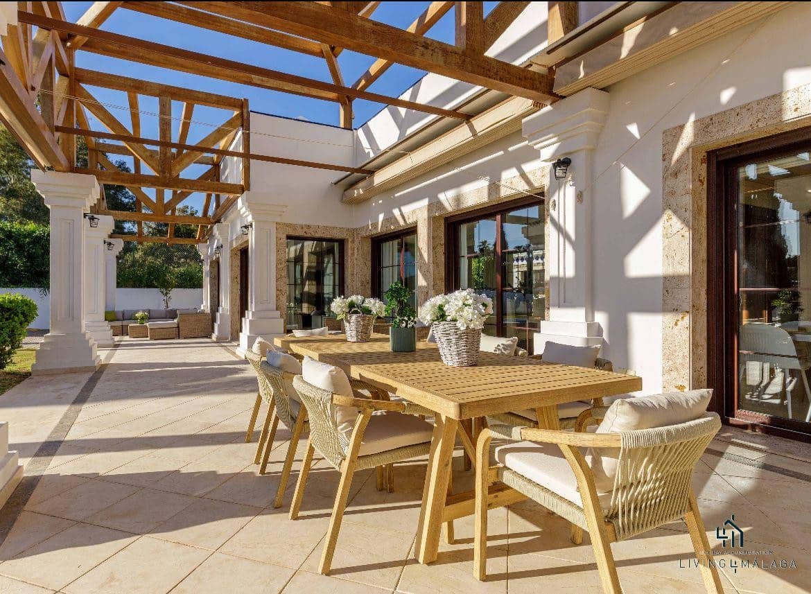 5 soveværelse Villa til salg i Mijas Costa med swimmingpool garage - € 1.600.000 (Ref: 7830050)