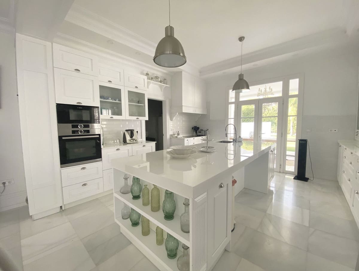 13 bedroom Villa for sale in Marbella with pool garage - € 4,400,000 (Ref: 8026721)