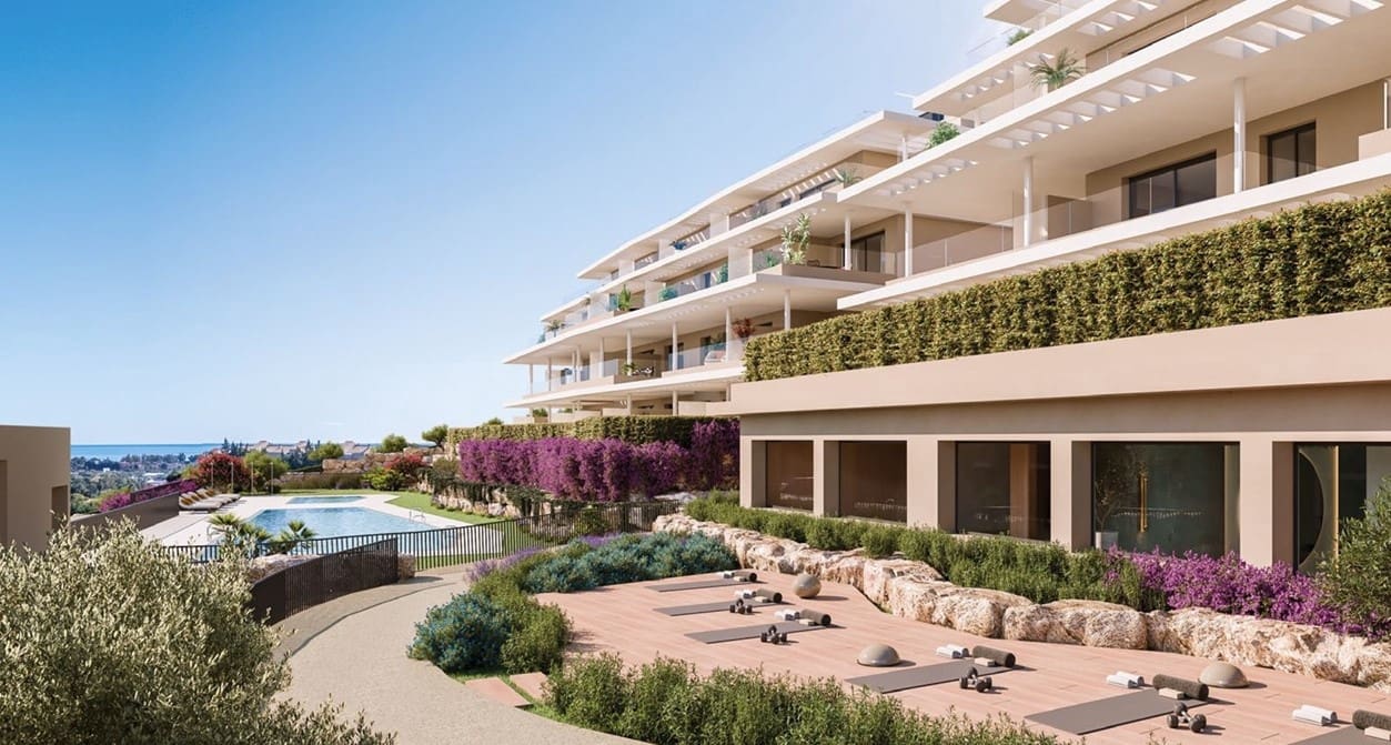 2 bedroom Apartment for sale in Estepona with pool garage - € 444,000 (Ref: 8178047)