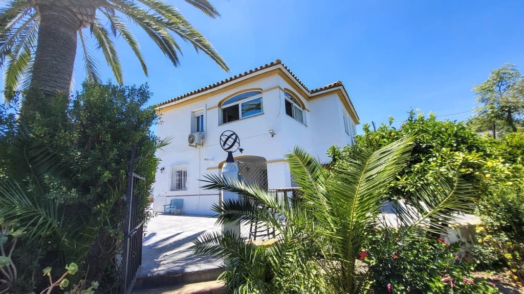 5 soveværelse Finca/Landehus til salg i Coin med swimmingpool - € 629.000 (Ref: 8404756)