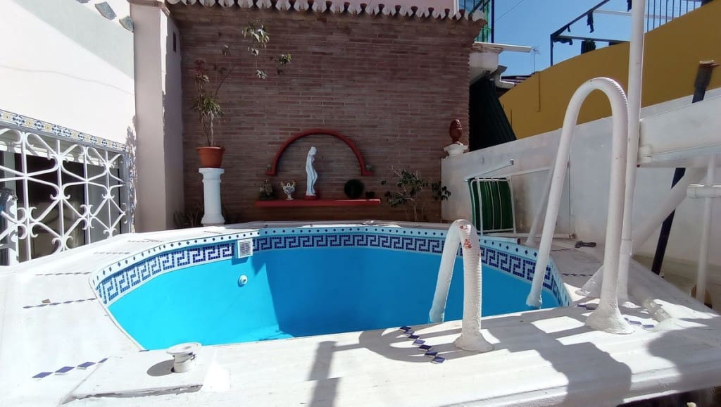 4 soveværelse Byhus til salg i Malaga by med swimmingpool - € 430.000 (Ref: 8434044)