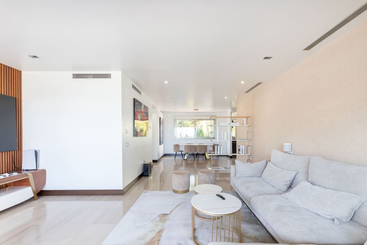 2 sypialnia Apartament na sprzedaż w Benahavis z basenem garażem - 895 000 € (Ref: 8467801)