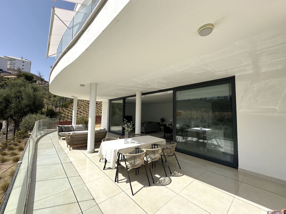 Apartamento de 3 habitaciones en Fuengirola en venta con piscina garaje - 689.500 € (Ref: 8538302)