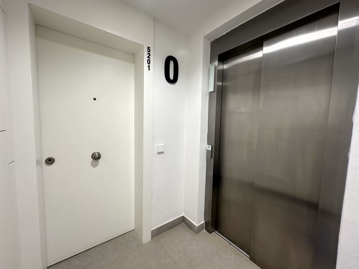 Apartamento de 3 habitaciones en Fuengirola en venta con piscina garaje - 689.500 € (Ref: 8538302)