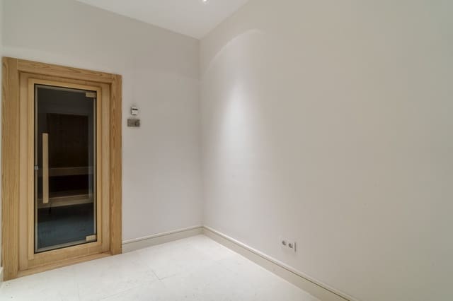 6 Zimmer Villa zu verkaufen in Marbella mit Pool Garage - 3.150.000 € (Ref: 8556755)