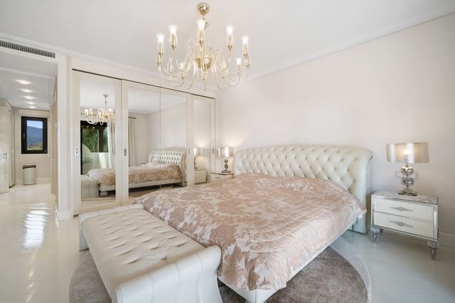 6 Zimmer Villa zu verkaufen in Marbella mit Pool Garage - 3.150.000 € (Ref: 8556755)