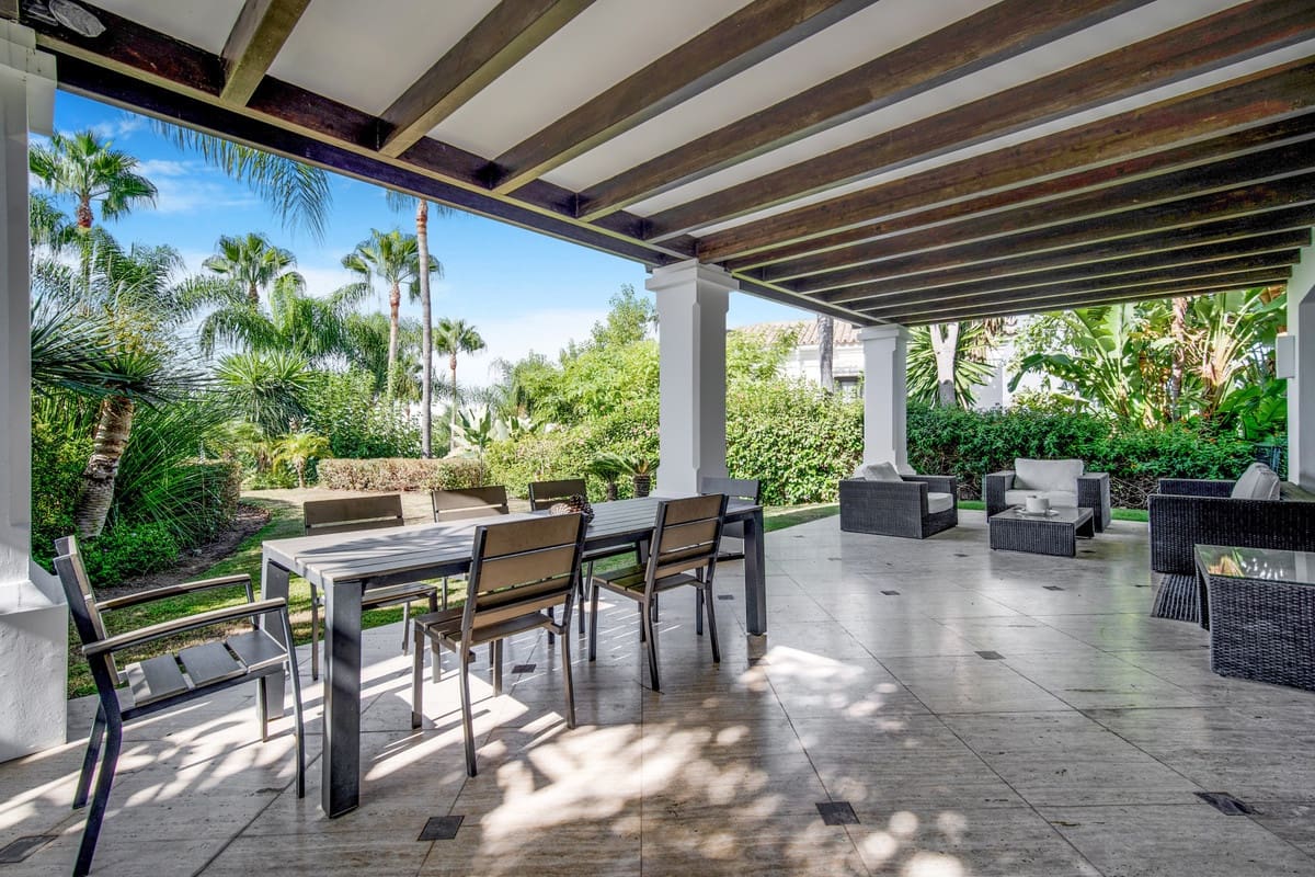 5 bedroom Villa for sale in Marbella with pool garage - € 2,650,000 (Ref: 8561291)