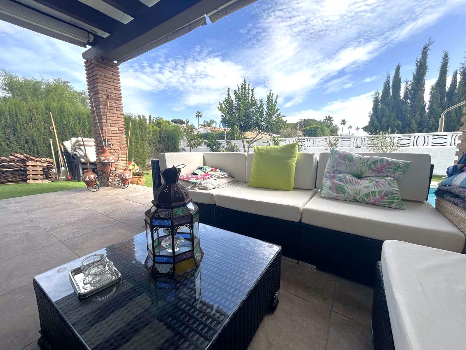 4 soveværelse Villa til salg i Calahonda med swimmingpool garage - € 850.000 (Ref: 8567995)