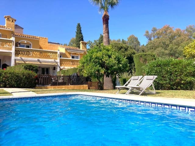 2 soveværelse Semi-Rækkehus til salg i Calahonda, Mijas med swimmingpool - € 450.000 (Ref: 8634222)