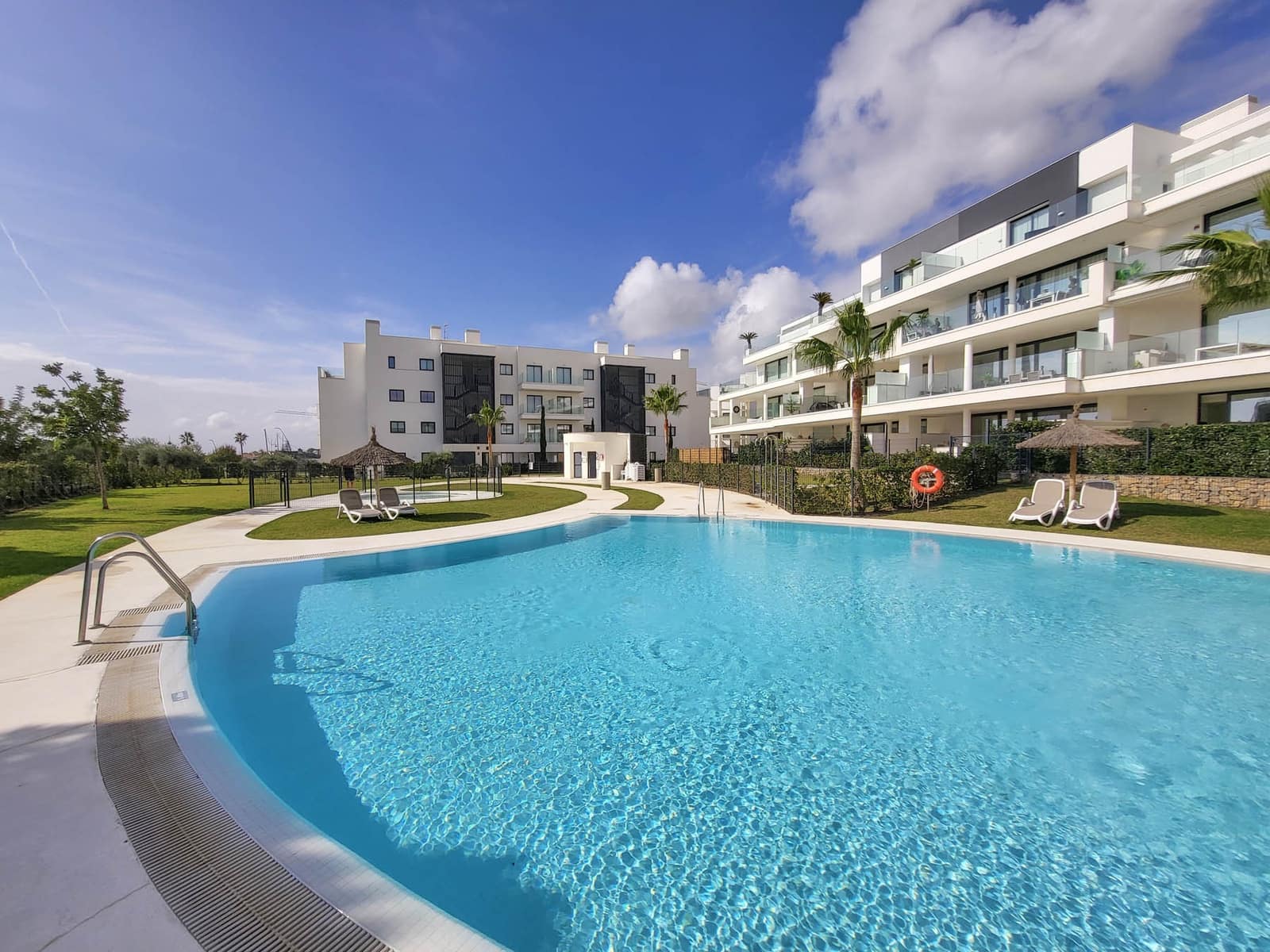 3 makuuhuone Huoneisto myytävänä paikassa Fuengirola mukana uima-altaan 
autotalli - 795 000 € (Ref: 8638243)