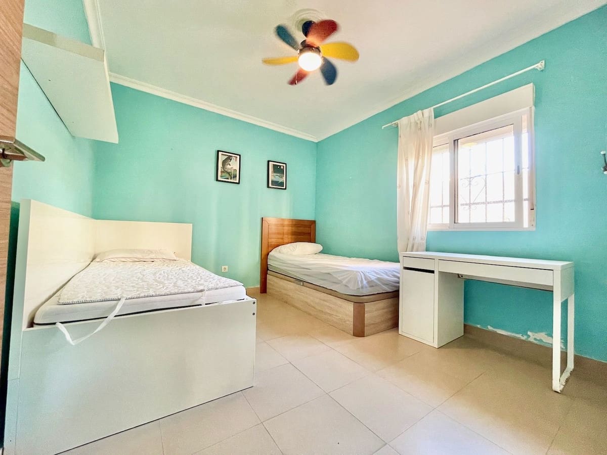 5 slaapkamer Villa te koop in Fuengirola met garage - € 750.000 (Ref: 8671678)