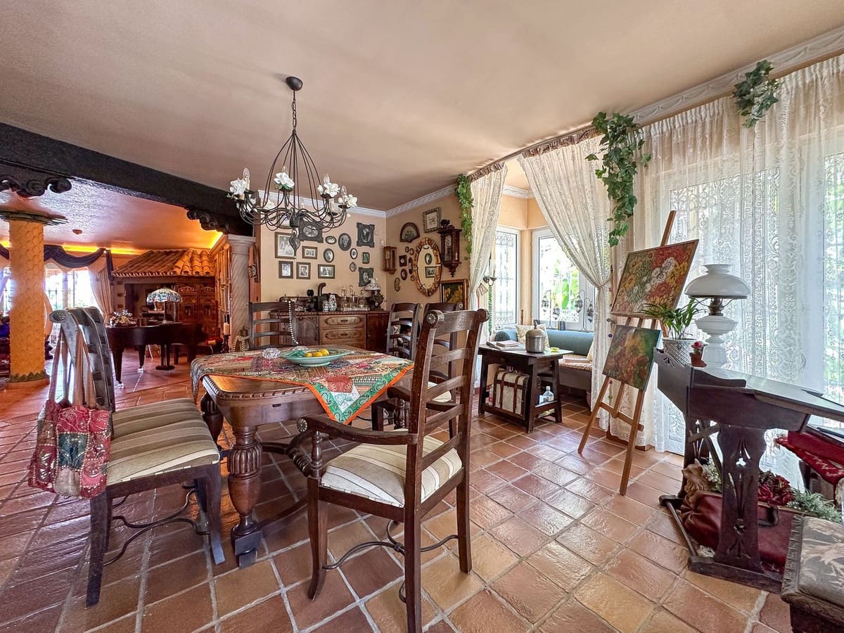 9 bedroom Villa for sale in Mijas Costa with pool garage - € 7,000,000 (Ref: 8671679)