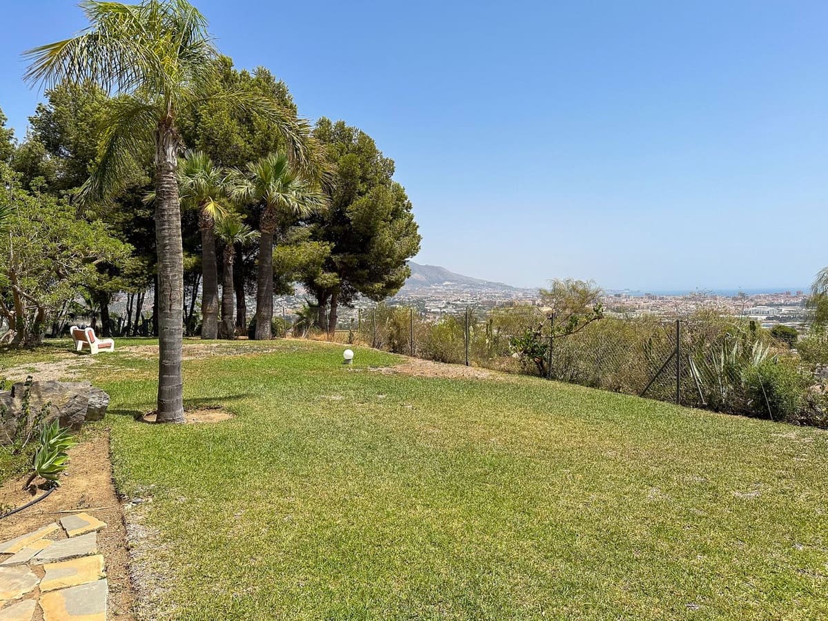 9 bedroom Villa for sale in Mijas Costa with pool garage - € 7,000,000 (Ref: 8671679)