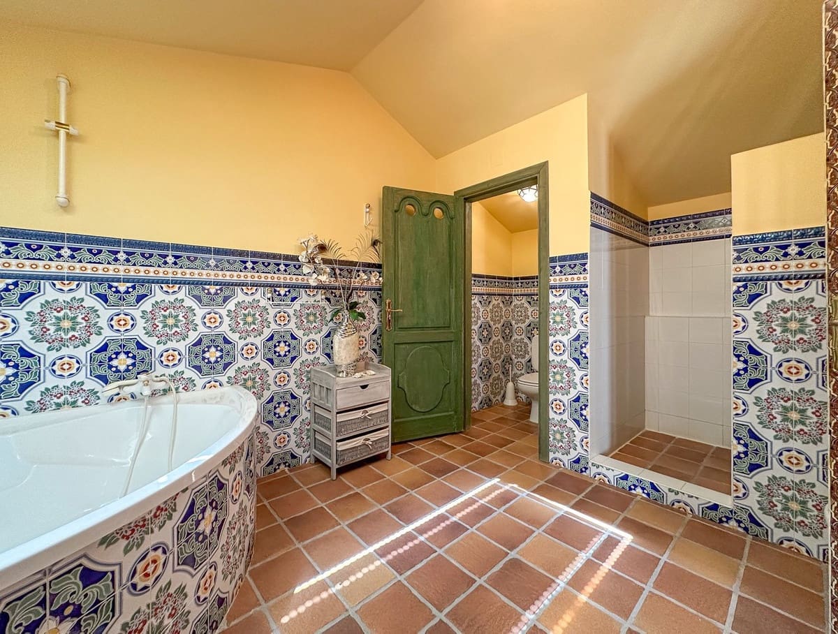 9 bedroom Villa for sale in Mijas Costa with pool garage - € 7,000,000 (Ref: 8671679)