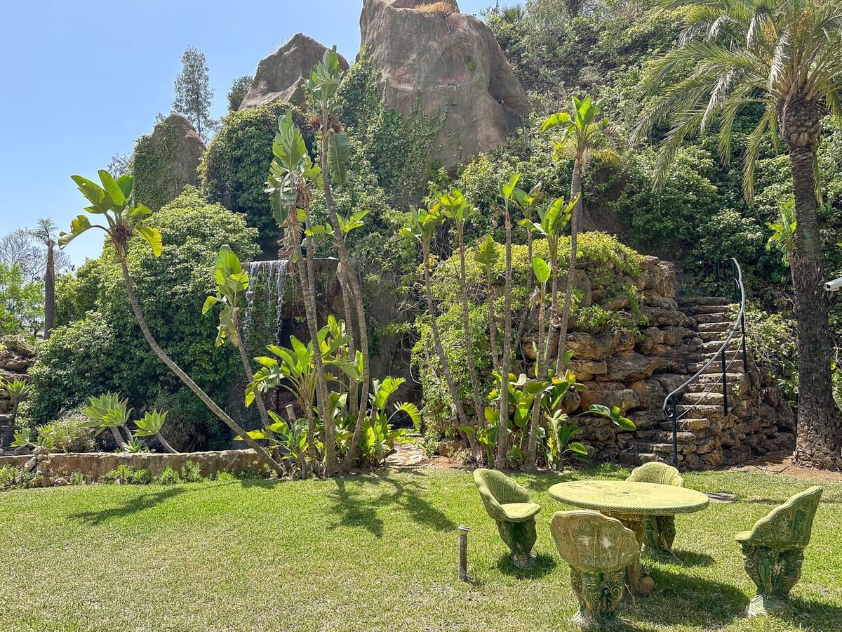 9 bedroom Villa for sale in Mijas Costa with pool garage - € 7,000,000 (Ref: 8671679)