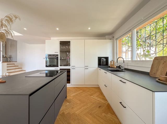 3 sypialnia Penthouse na sprzedaż w Nueva Andalucia, Marbella z basenem garażem - 1 145 000 € (Ref: 8679514)