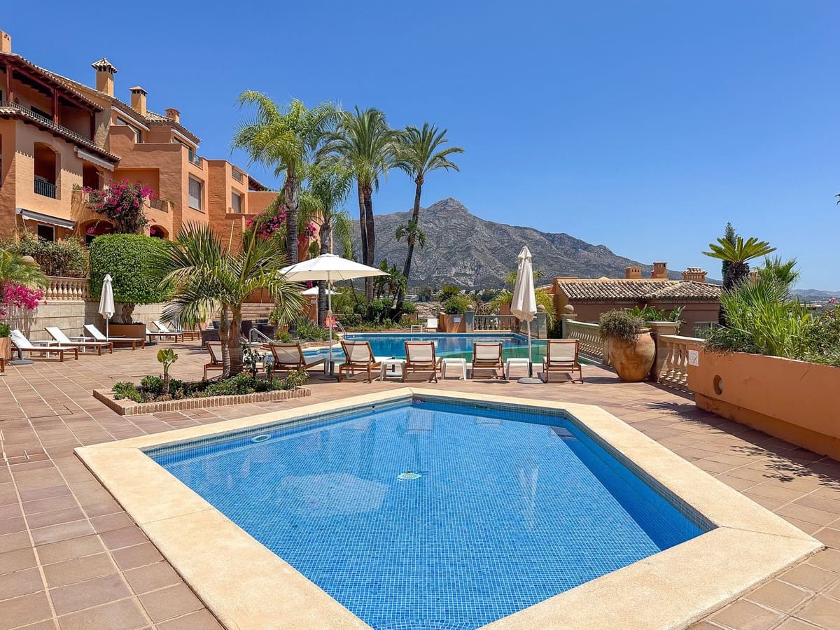3 bedroom Penthouse for sale in Nueva Andalucia with pool garage - € 1,145,000 (Ref: 8679514)