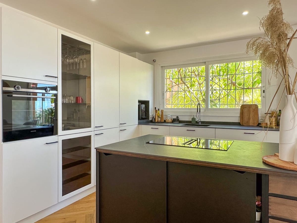 3 bedroom Penthouse for sale in Nueva Andalucia with pool garage - € 1,145,000 (Ref: 8679514)