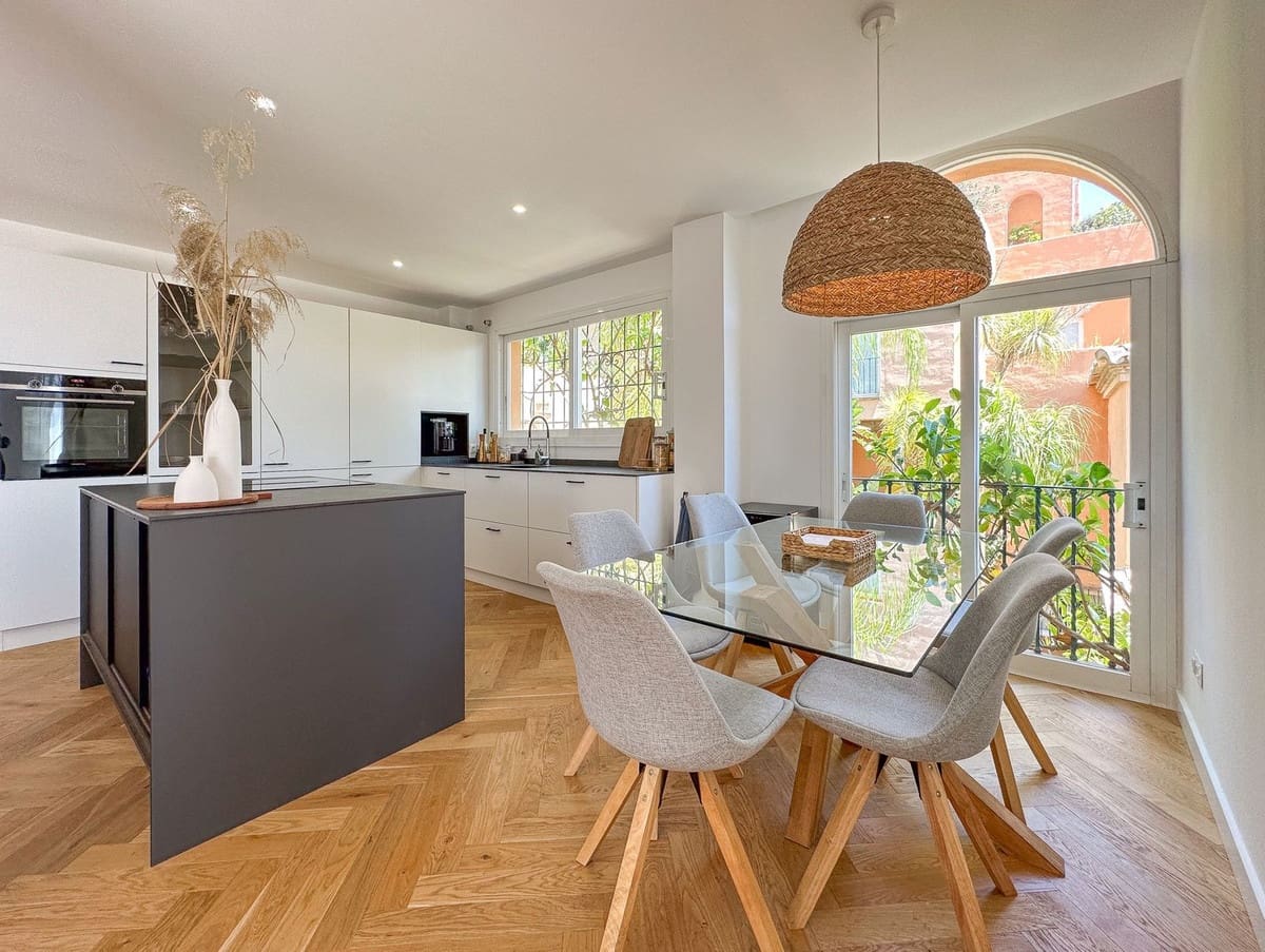 3 bedroom Penthouse for sale in Nueva Andalucia with pool garage - € 1,145,000 (Ref: 8679514)