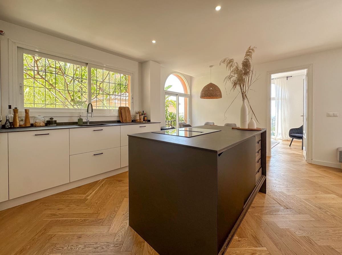 3 bedroom Penthouse for sale in Nueva Andalucia with pool garage - € 1,145,000 (Ref: 8679514)