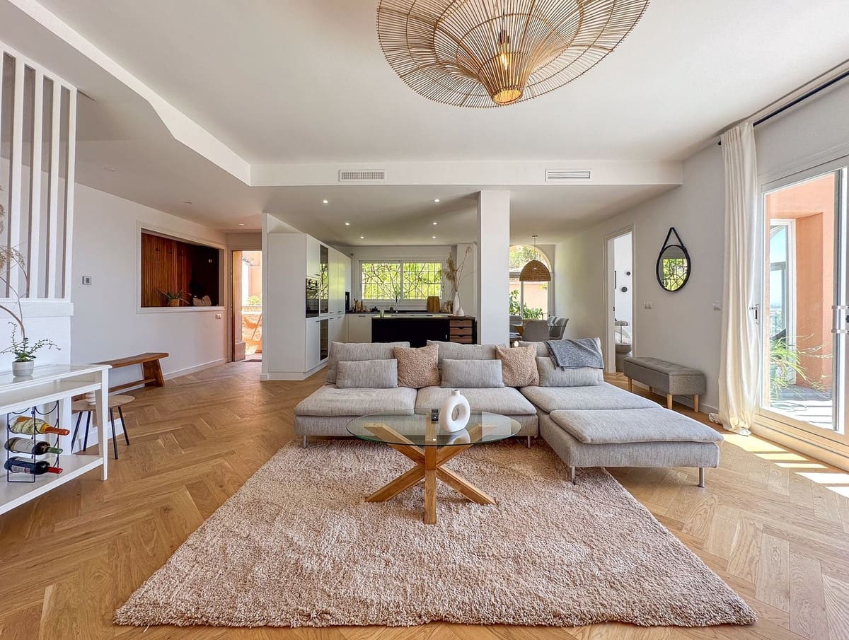 3 bedroom Penthouse for sale in Nueva Andalucia with pool garage - € 1,145,000 (Ref: 8679514)