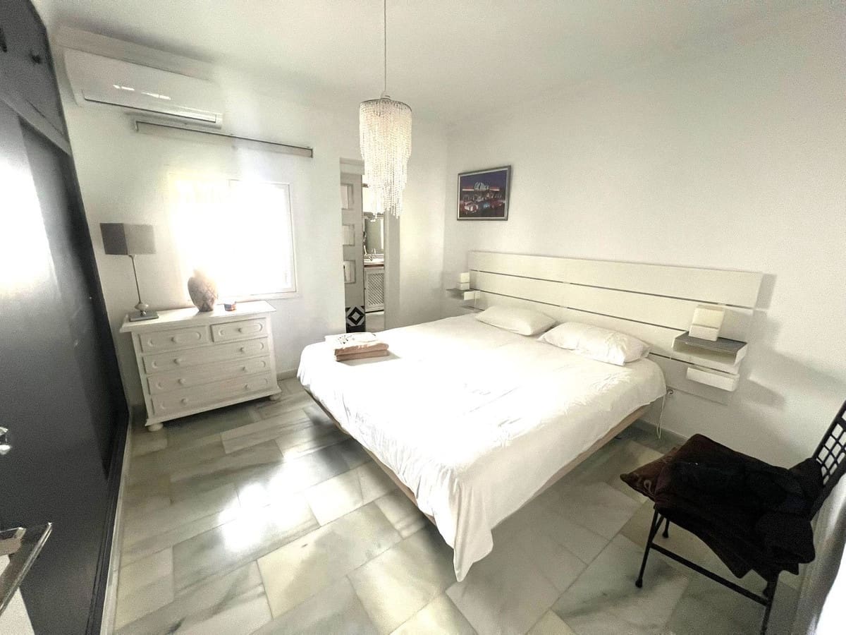 4 bedroom Villa for sale in San Pedro de Alcantara with pool garage - € 1,100,000 (Ref: 8696250)