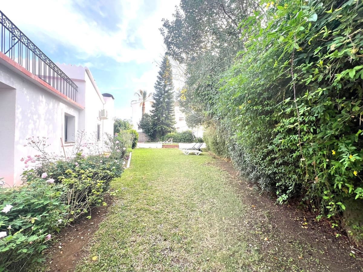 4 bedroom Villa for sale in San Pedro de Alcantara with pool garage - € 1,100,000 (Ref: 8696250)