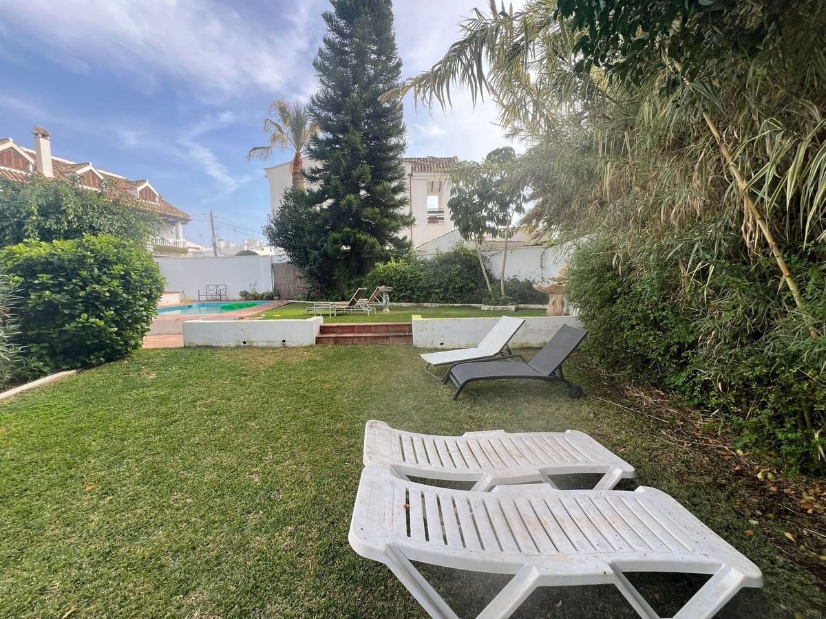 4 bedroom Villa for sale in San Pedro de Alcantara with pool garage - € 1,100,000 (Ref: 8696250)